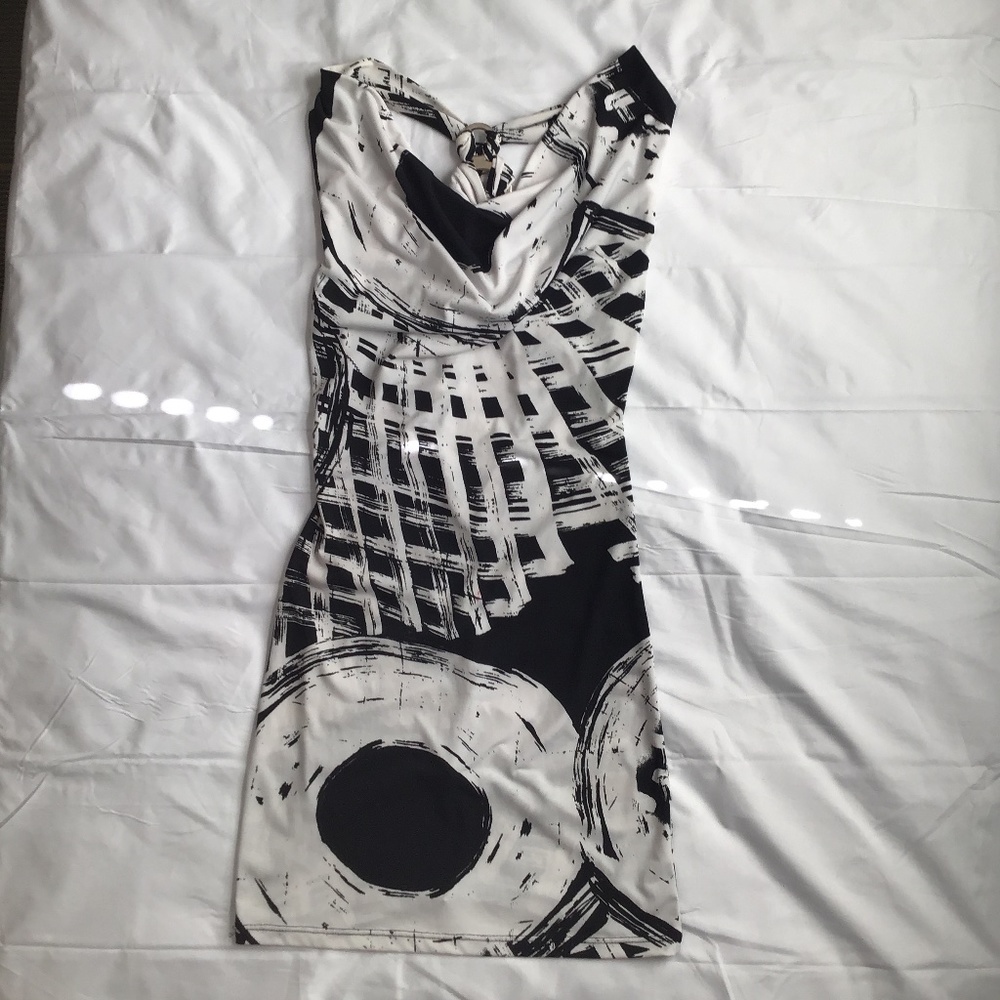 Black/White stretch front swag dress